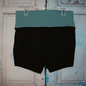 PLUS YOGA SHORTS JADE